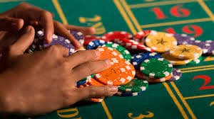 Tampilan permainan Auto Roulette di platform dukun cuan dengan roda dan meja pembayaran yang jelas